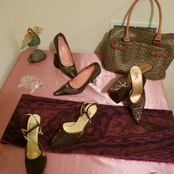 Joan and David Brown Two-toned Slides, Size 7M - Picture 6 of 6